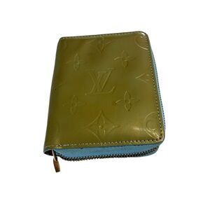 Louis Vuitton Monogram Vernis Zippy Compact Wallet in green patent leather